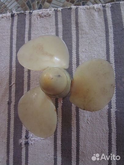 Винт на лодочный мотор