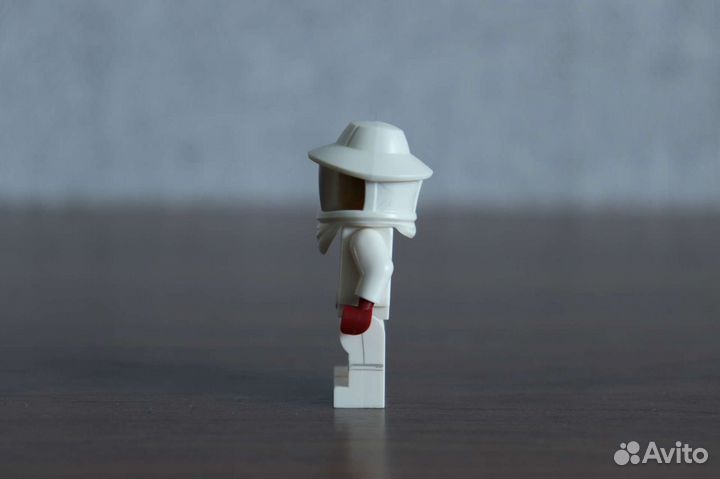 Lego минифигурка 21 серия Пасечник