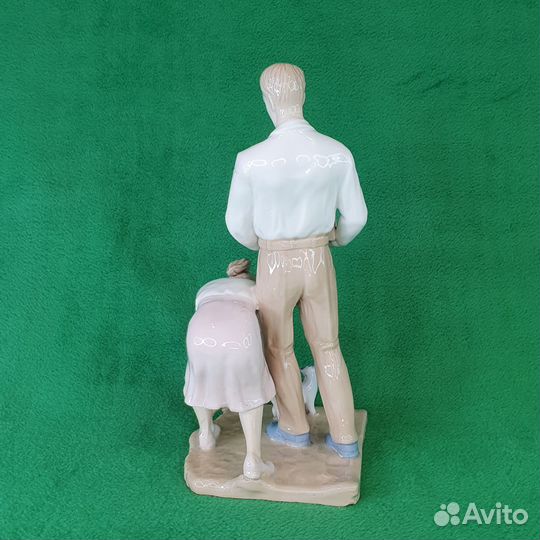 Фарфоровая статуэтка Новоселье