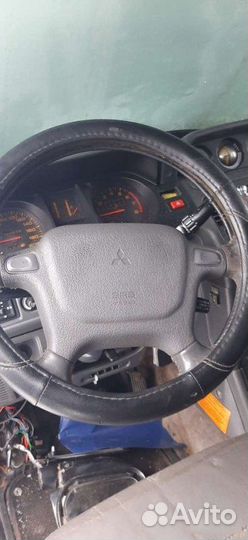 Подушка безопасности водителя Mitsubishi Pajero 2