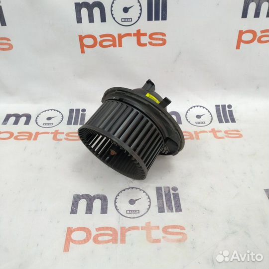 Моторчик печки Audi Q3 8U 2014