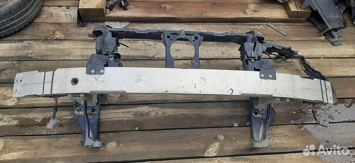 Усилитель переднего бампера Mercedes E-Class W211