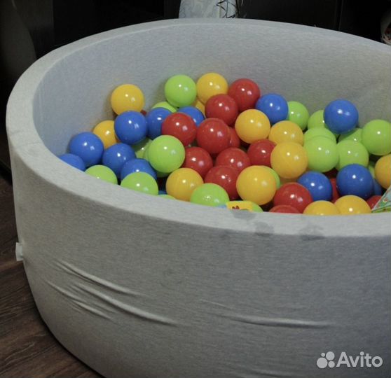 Сухой бассейн с шариками