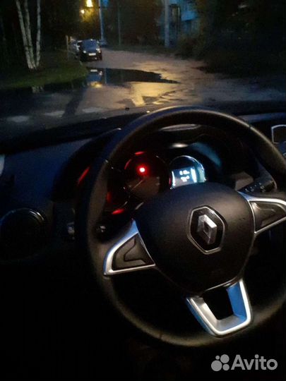 Прогулки на машине и велосипеде для девушки