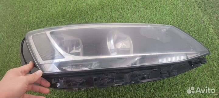 Фара передняя правая Volkswagen Jetta 6 оригинал
