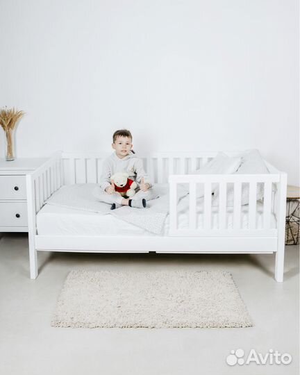 Детская кровать из массива