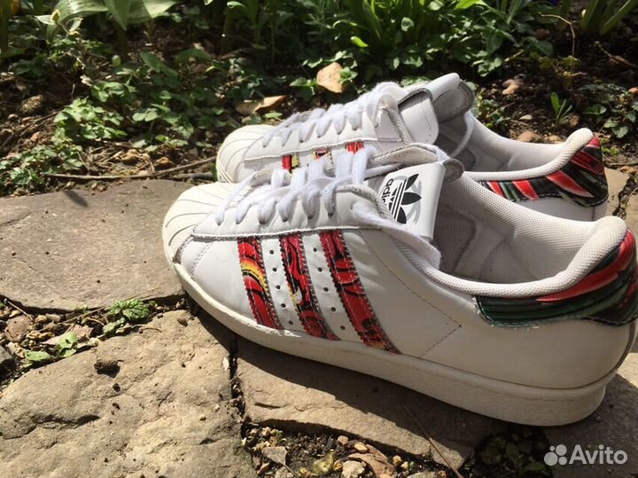 Adidas superstar store rita ora 80s