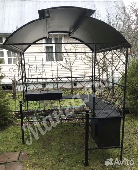 Мангал с крышей