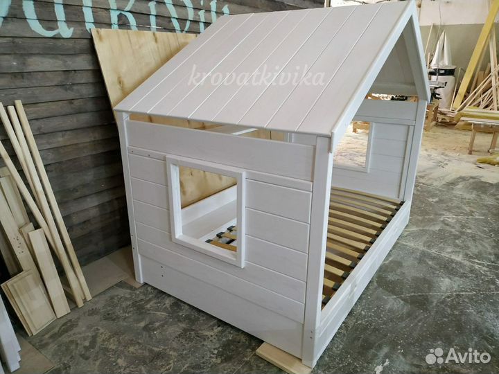 Эко кровать домик с окнами по бокам