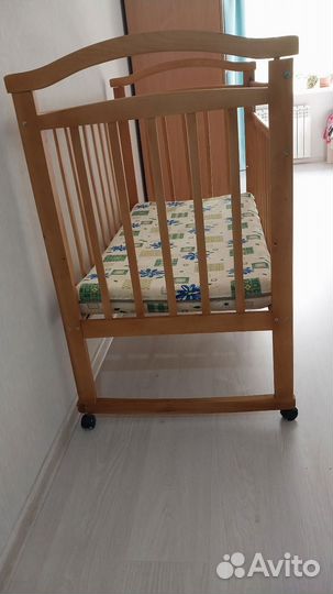 Детская кроватка с матрасом