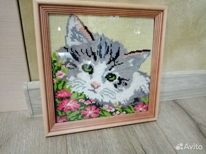 Картина вышитая