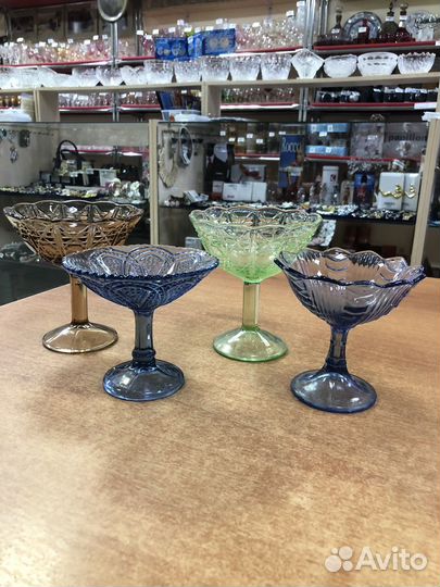 Конфетница цветное стекло