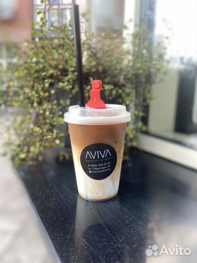 Бариста в кофейню