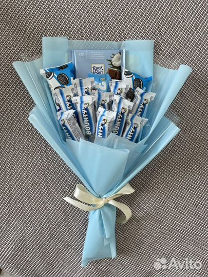 Букет из конфет шоколадок чупа-чупсов, орехов