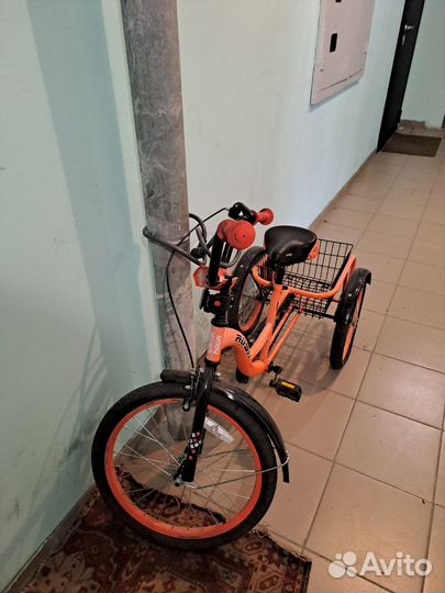 Детский велосипед bmw трехколесный