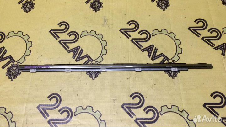 Молдинг стекла (на дверь) задний правый Lexus