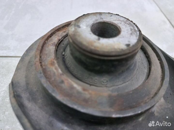 Рычаг передний нижний передний левый Mercedes V230