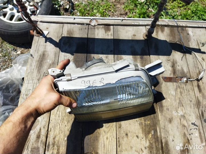 Фара передняя правая Nissan Elgrand AVE50 QD32ETI