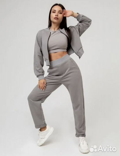 Спортивный костюм женский