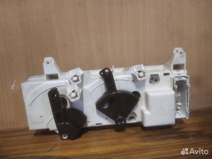 Блок управления отопителем Renault Megane 1 седан