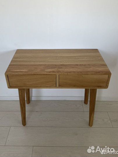 Консольный столик из массива дуба