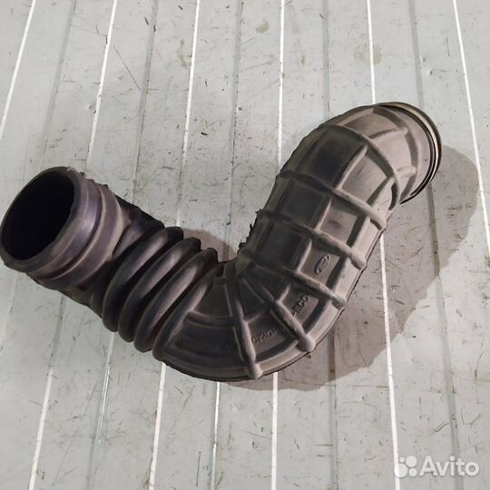 Патрубок воздушного фильтра Ford Focus 1 седан 1.6