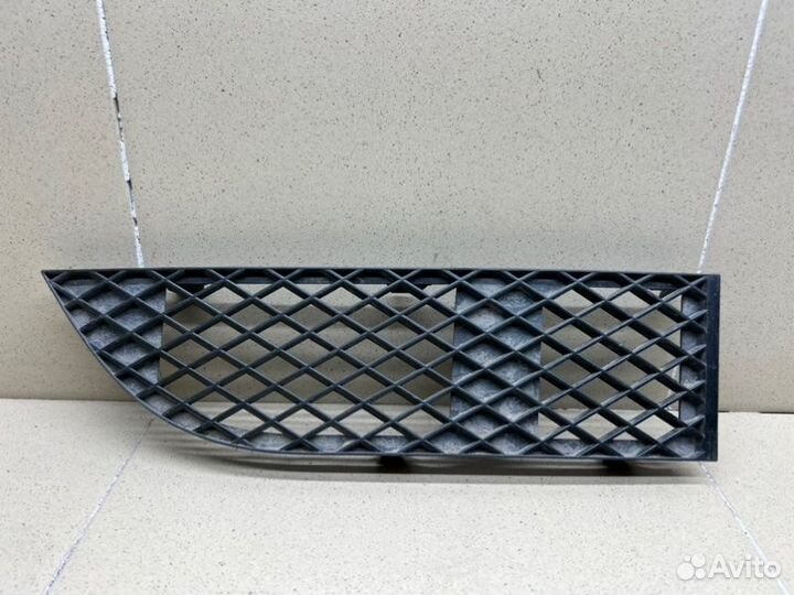 Решетка переднего бампера правая Bmw 7-Серия