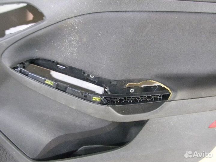 Обшивка двери передней правой