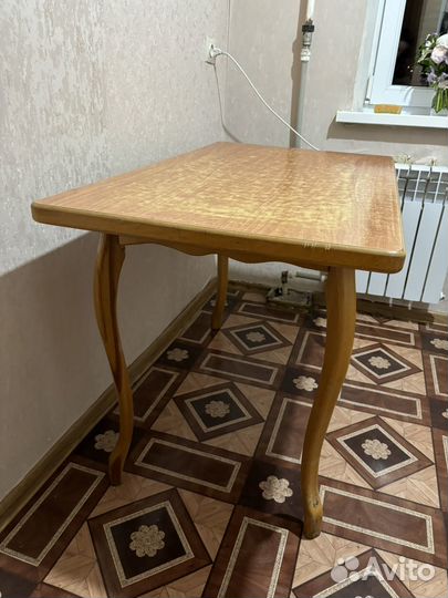 Кухонный стол