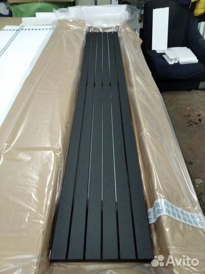 Чёрный. Вертикальный трубчатый радиатор. Высокий