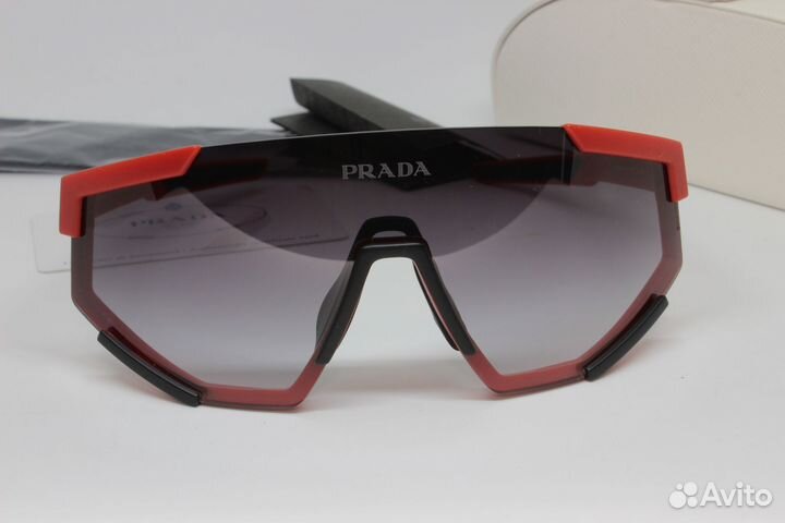 Солнцезащитные очки Prada SPS 04W-F