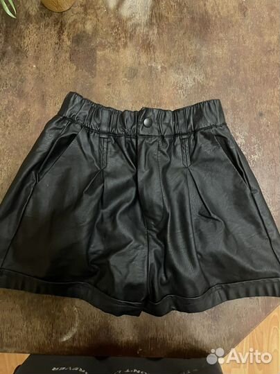 Кожаные шорты