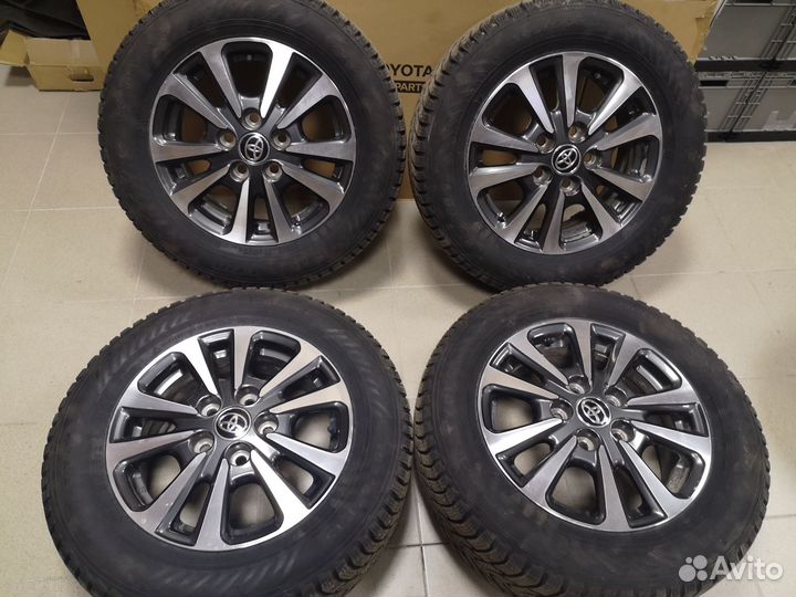 Колеса зима Toyota Noah Voxy Esquire R15 Nokian ши