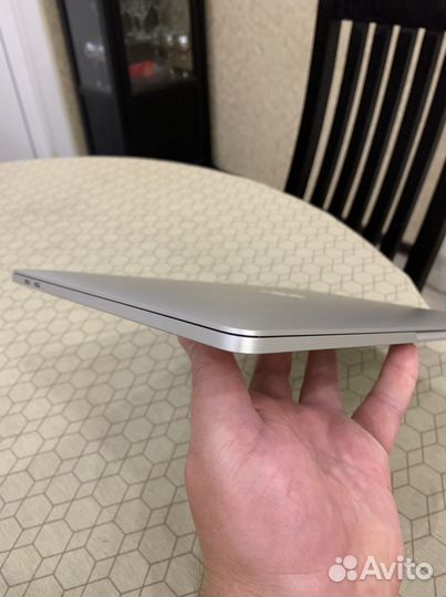 Apple MacBook Pro 13 2017 touch bar