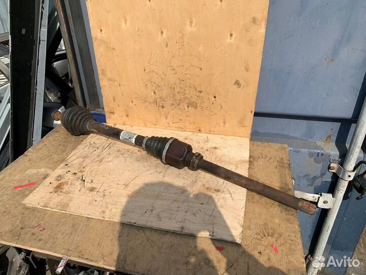 Приводной вал правый Peugeot 3008 5F02