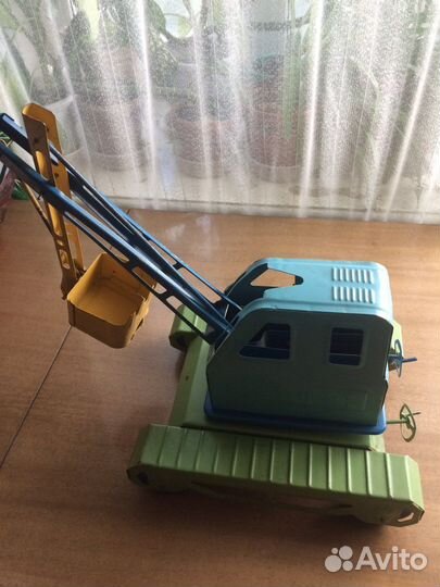 Игрушка металлический экскаватор сим 1981 СССР