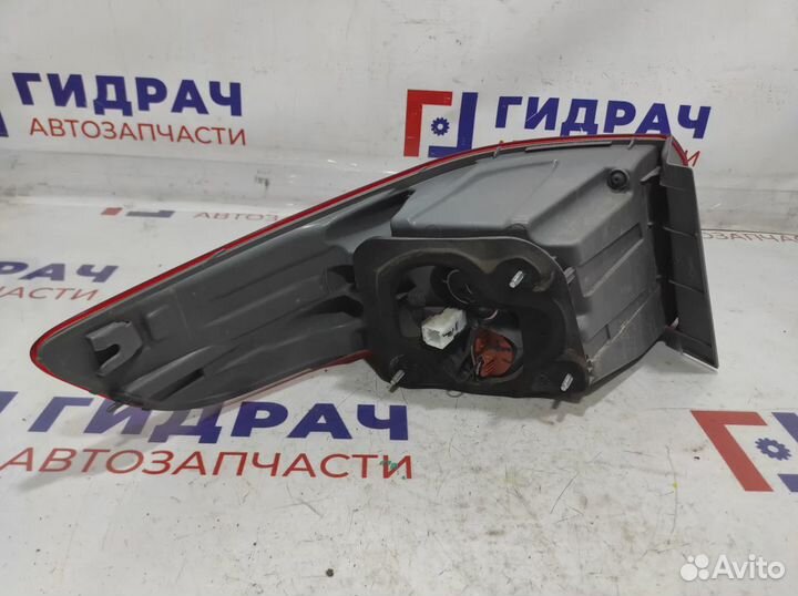 Фонарь задний наружный правый Kia Rio 3 92402-4X500. Дефект