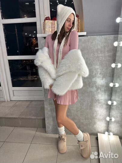 Шубка, костюм, угги и шапка