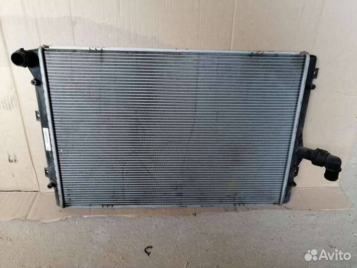 Радиатор основной Volkswagen Caddy 3 рест. 2011