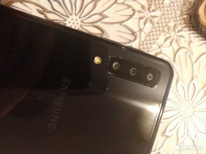 Samsung Galaxy A7 (2018), 4/64 ГБ