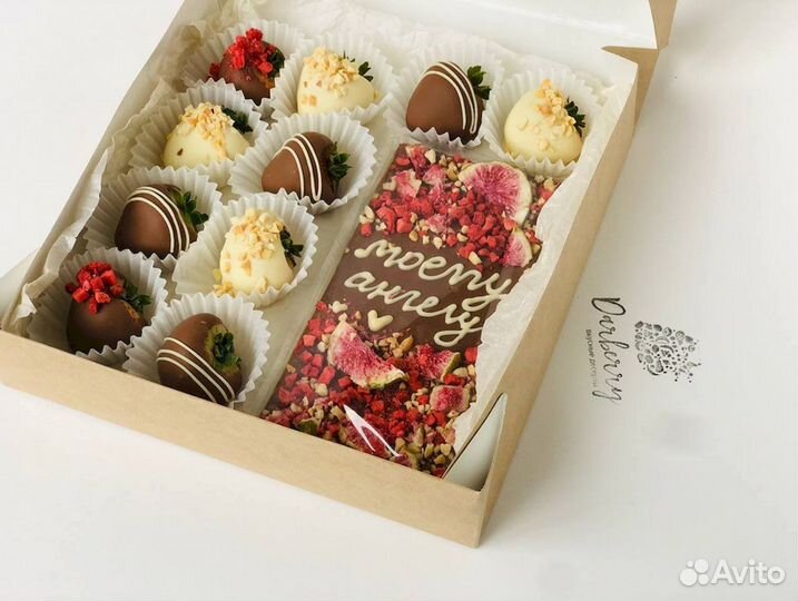 Клубника в шоколаде в коробке