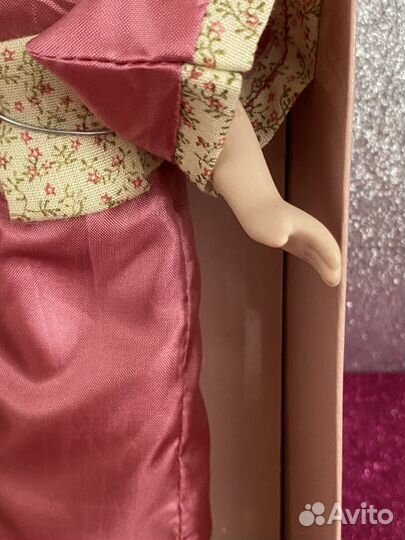 Кукла фарфоровая