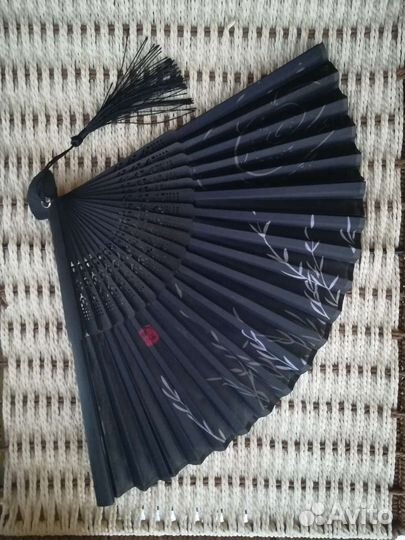 Веер ручной складной деревянный