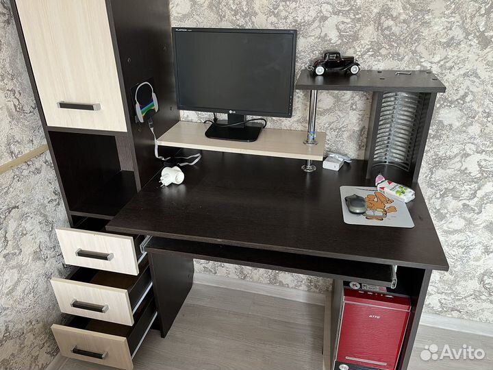 Компьютерный стол