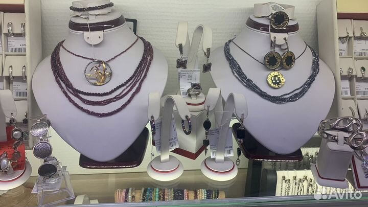 Бюсты, подставки, вешалки