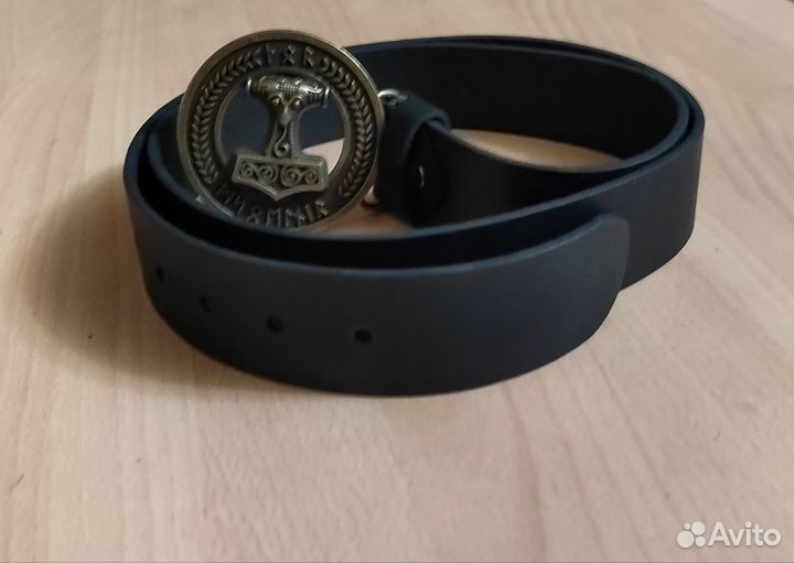 Мужской кожаный ремень черный