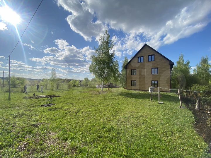 Коттедж 231 м² на участке 8 сот.