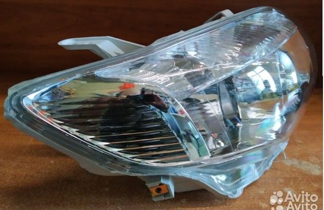 Фара правая Toyota Corolla Axio 2006 - 2010