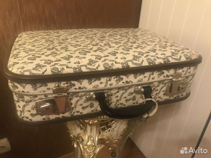 Чемодан времён СССР с ключом, Ключи от чемоданов