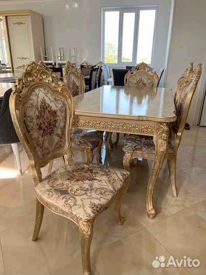 Стол и стулья